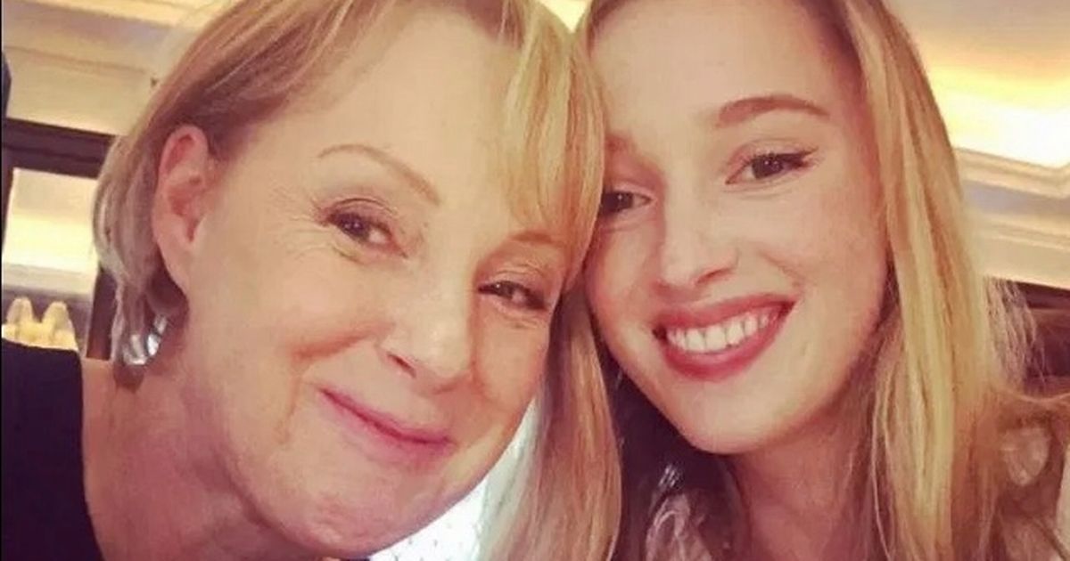Phoebe Dynevor, who played Daphne in Bridgerton, is the daughter of very famous Corrie star
