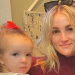 Hermana llorosa de Britney Spears consolada por su hija de 3 años en medio del drama familiar