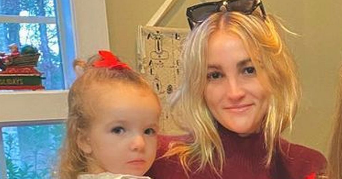 Hermana llorosa de Britney Spears consolada por su hija de 3 años en medio del drama familiar