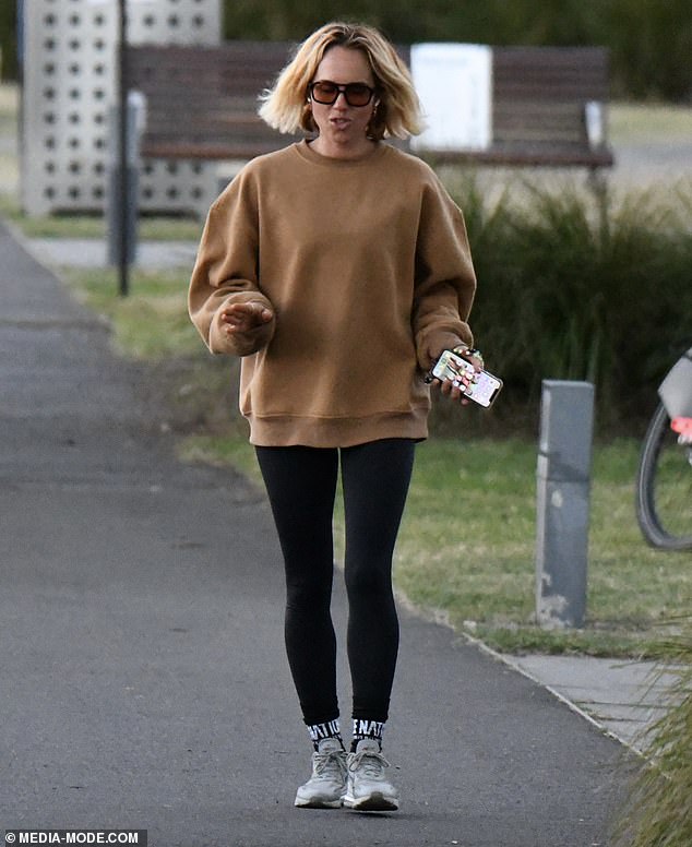 Amándolo: Pip Edwards, de 41 años, de PE Nation, (en la foto) disfrutó de un paseo con ropa elegante después de comprar una casa de $ 3.5 millones en Rose Bay, Sydney, el miércoles