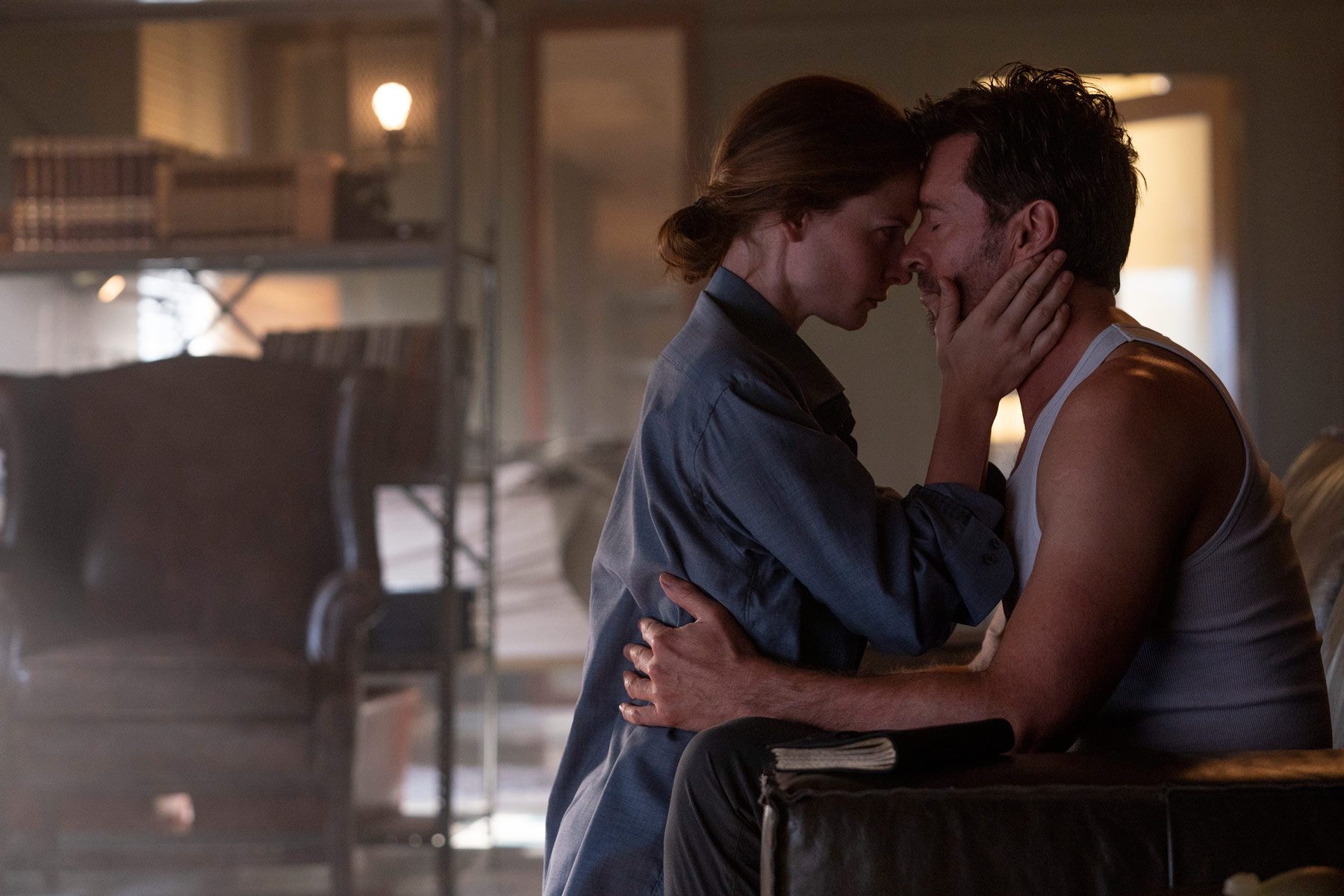 (L-r) REBECCA FERGUSON as Mae and HUGH JACKMAN as Nick Bannister in Warner Bros. Pictures’ action thriller “REMINISCENCE,” a Warner Bros. Pictures release.