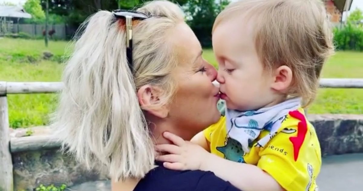 Sheridan Smith muestra la cara de su hijo Billy por primera vez en adorables fotos