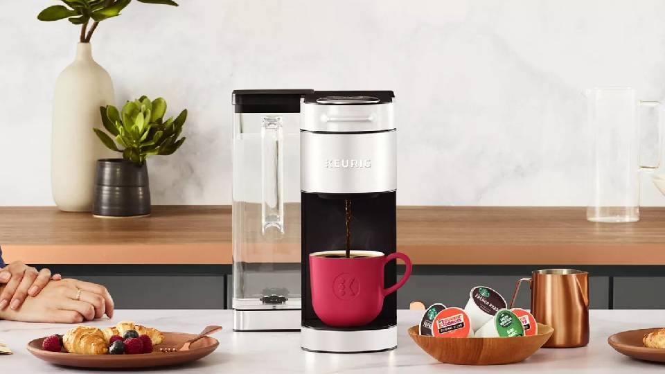It’s Official: This Smart Coffee Maker Does All Of The Work For You