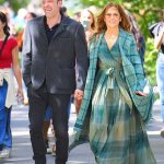 Lo último: Jennifer Lopez, de 52 años, y Ben Affleck, de 49, compartieron un poco de PDA cuando salieron en la ciudad de Nueva York el domingo, luego de su declaración de que tenía 'amor en el cerebro' en su concierto de anoche.