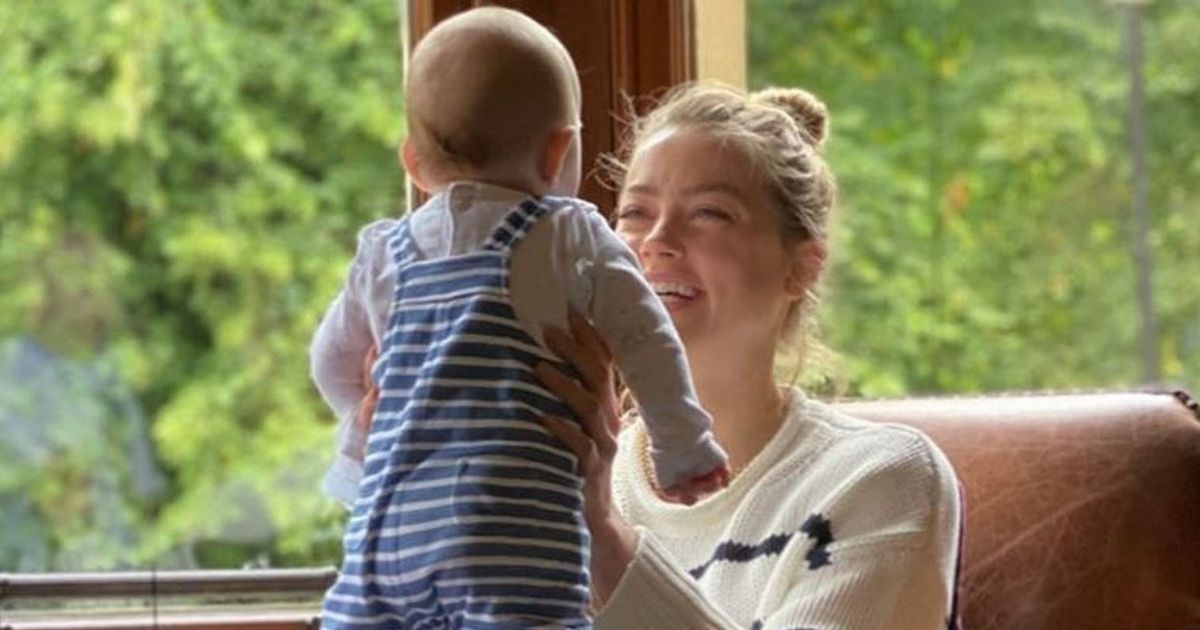 Amber Heard Comparte Foto Con Una Nina Mientras Habla Sobre Los Mejores 6 Meses De Su Vida Noticias Y Chismes De La Farandula Mundial