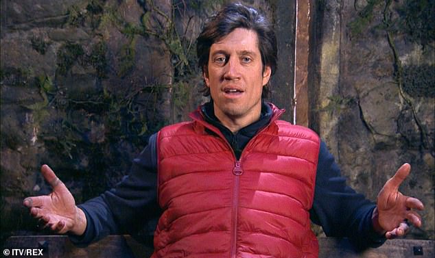 'Solo quiero que sea más horrible para ellos': Vernon Kay ha dicho que cree que los concursantes de I'm A Celebrity de este año deberían recibir menos comida (en la foto del programa en 2020)