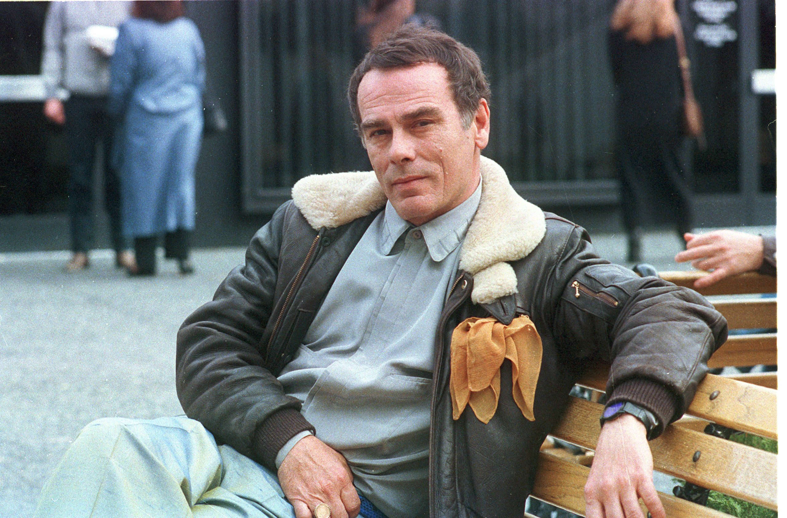 Actor Dean Stockwell poses in Feb 1989 at an unknown location.  (AP Photo/Alan Greth)