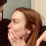 Lindsay Lohan comprometida mientras la estrella de Mean Girls muestra el anillo que le presentó Bader Shammas