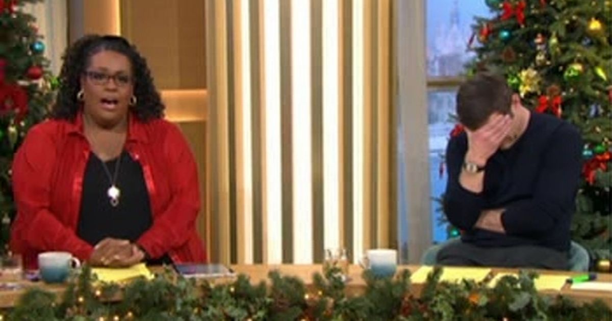 Dermot O'Leary pone la cabeza en las manos sobre los costosos obsequios para perros de los invitados de This Morning