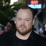 El actor de 'Home Alone' Devin Ratray arrestado por presuntamente agredir a su novia mientras asistía a una convención de fans