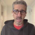 Jason Flom dice que el conductor del camión debería recibir servicio comunitario, no 110 años