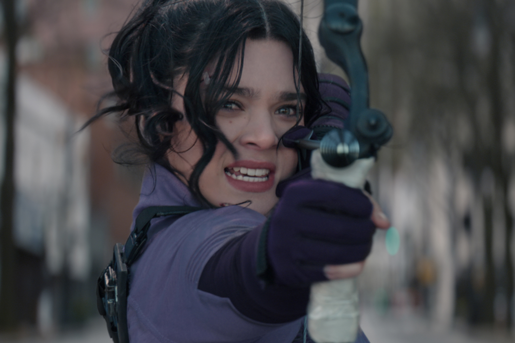 Kate Bishop (Hailee Steinfeld) in Marvel Studios' HAWKEYE, exclusively on Disney+. Film Frame. ©Marvel Studios 2021. All Rights Reserved.