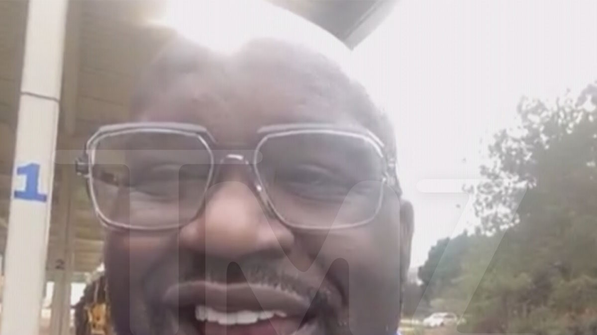 Shaquille O'Neal Trolls Charles Barkley, ¡no puede recuperar su vientre durante las vacaciones!