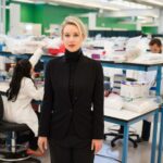 Elizabeth Holmes, ex directora ejecutiva de Theranos, declarada culpable de fraude y conspiración