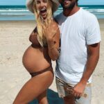 Recuerdos: Elyse Knowles, de 29 años, celebró un año desde que se comprometió con el novio Josh Barker el lunes, con dulces fotos retrospectivas de la propuesta en la playa compartidas en sus Historias de Instagram (ambos en la foto)