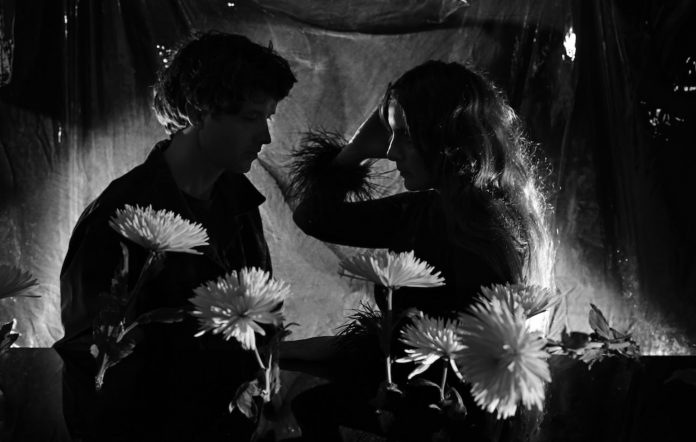 Escucha cinco nuevas canciones de Beach House del octavo álbum 'Once Twice Melody'