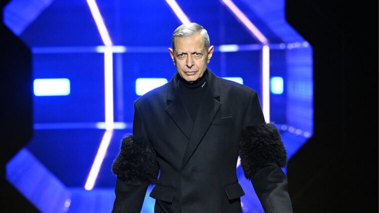 Jeff Goldblum, Kyle MacLachlan desfilan en el desfile de moda masculina de Prada en la Semana de la Moda de Milán