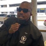 Kanye West le da una conferencia a los paparazzi sobre ordeñar su imagen y se va de Miami