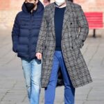 Fuera de casa: Andrew Scott (izquierda) y Stephen Beresford (derecha) fueron vistos disfrutando de un paseo por Venecia el sábado, después de que su relación de una década terminara en 2019.