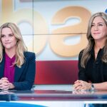 ¡Más mañanas!  Apple TV+ ha renovado The Morning Show de Jennifer Aniston y Reese Witherspoon para una tercera temporada esta vez con un nuevo showrunner adjunto como se informó el lunes.