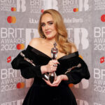Adele dice que "no mucha gente" hace álbumes "personales" en los BRIT 2022