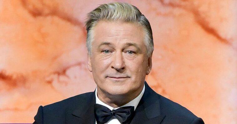 Alec Baldwin regresa al trabajo por primera vez después del rodaje de 'Rust'