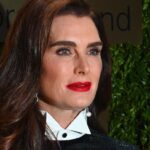 Brooke Shields impacta topless y en jeans para una campaña de Jordache: "este es mi cuerpo de 56 años"