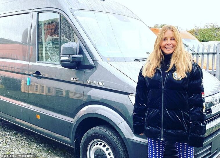 Vroom vroom: Carol Vorderman ha cambiado su lujosa casa de 2,6 millones de libras en Bristol por una autocaravana de 40.000 libras esterlinas