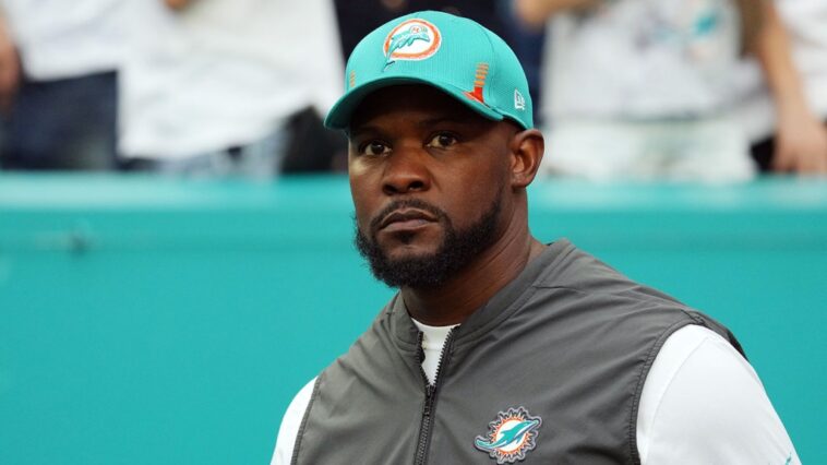 El exentrenador de los Miami Dolphins, Brian Flores, demanda a la NFL, alegando prácticas de contratación racistas