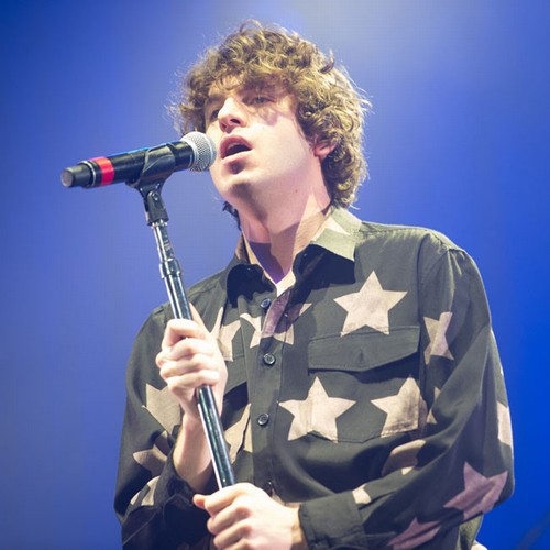 El líder de The Kooks, Luke Pritchard, revela cómo la meditación impactó la música nueva