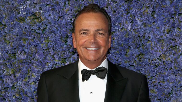 El magnate inmobiliario Rick Caruso dice que se postula para alcalde de Los Ángeles