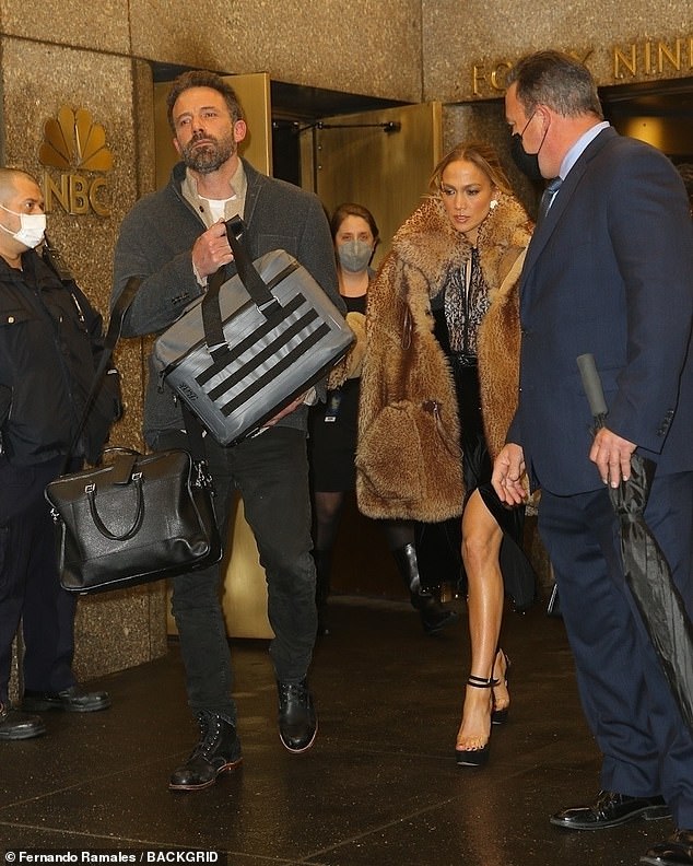 Frente unido: Jennifer López, de 52 años, y su novio Ben Affleck, de 49, fueron vistos saliendo juntos de NBC Studios en la ciudad de Nueva York el jueves por la noche.