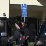 Kendall Jenner y Hailey Bieber siguen estacionándose ilegalmente en lugares para discapacitados en Pilates