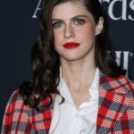 La estrella de 'The White Lotus', Alexandra Daddario, arresta a un hombre de Colorado que portaba un arma frente a su casa en Hollywood