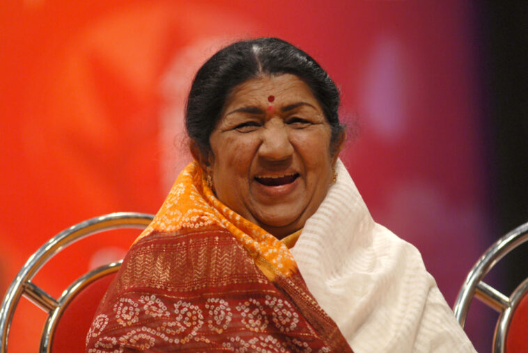 MUMBAI, INDIA - OCTOBER 26: Lata Mangeshkar attends the Hridaynath Mangeshkar's 72nd birthday celebration on October 26,2008 in Mumbai, India (Photo by Prodip Guha/Getty Images)