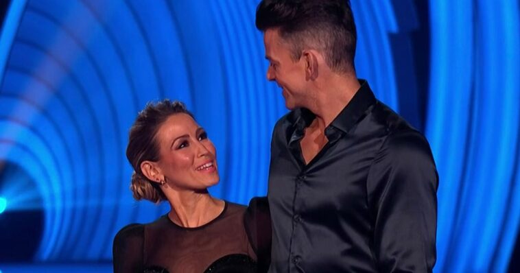 Rachel Stevens sale de Dancing On Ice después de un tenso skate-off con Kye Whyte