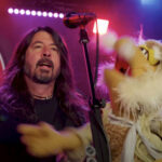 Waych Foo Fighters improvisa con Fraggles en el nuevo video 'Fraggle Rock Rock'