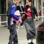 Linda pareja: Bella Hadid y su novio, Marc Kalman, fueron vistos pasando tiempo juntos durante una salida en la ciudad de Nueva York el domingo.