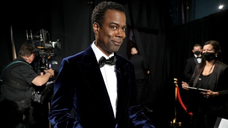 Chris Rock recibe una ovación de pie en su primer espectáculo desde la bofetada de los Oscar: "Todavía estoy procesando lo que sucedió"