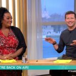 Estamos de vuelta: Dermot O'Leary se burló de la amenaza de bomba que casi envió a ITV al colapso el jueves mientras se preparaba para presentar la última edición de This Morning