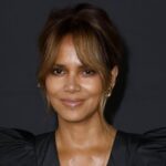 Halle Berry estrena un corte de pelo Buzzed Bixie en los Critics' Choice Awards