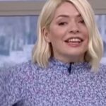 Holly Willoughby se ríe cuando la atrapan levantando su Spanx en This Morning