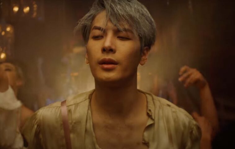 Jackson Wang lanza llamativo video musical para el nuevo sencillo 'Blow'