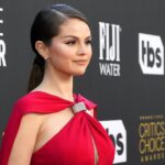 La cola de caballo de los Critics' Choice Awards de Selena Gomez es la simplicidad en su máxima expresión