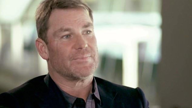 Una entrevista resurgida en 2018 con Leigh Sales de ABC reveló cómo Shane Warne escribió su propio OBITUARIO más de una década antes de su sorprendente muerte, y cómo salir con Elizabeth Hurley lo hizo