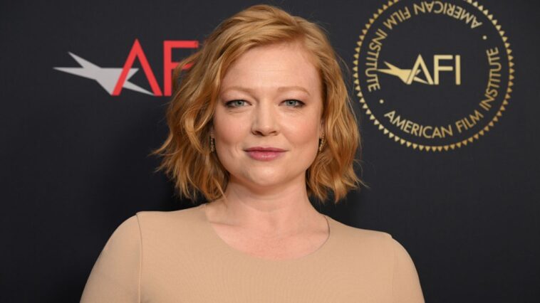 La estrella de 'Succession' Sarah Snook se pierde los Critics Choice Awards después de dar positivo por COVID-19