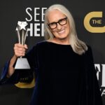 La ganadora de los premios Critics Choice, Jane Campion, les dice a las hermanas Williams que se enfrenta a un obstáculo competitivo que ellas no: los hombres