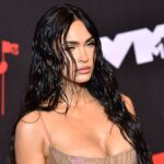 Megan Fox inicia la temporada de festivales con un sujetador de cuero con tachuelas