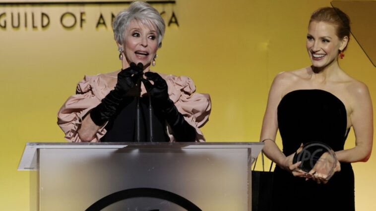 Rita Moreno defiende a los actores que comparten puntos de vista políticos: “La libertad de expresión nos pertenece a todos”