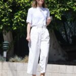 ¡Fuera y sobre!  Rose Byrne se veía elegante sin esfuerzo con un conjunto completamente blanco cuando salió a West Hollywood el sábado.